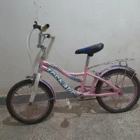 دوچرخه ی فروشی دو عدد|دوچرخه، اسکیت، اسکوتر|میانه, |دیوار