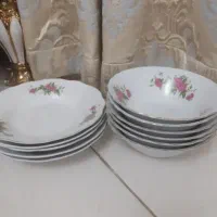 ظروف گل قرمز