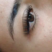 اکستنشن مژه و لیفت ابرو بابهترین متریال|خدمات آرایشگری و زیبایی|زنجان, |دیوار