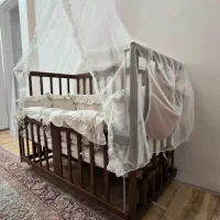 تخت نوزاد کنار مادر ننو دار سالم