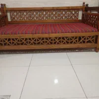 دوعددتخت سنتی چوب روس ویک عددتخت سنتی کار کرده
