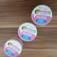 کرم مرطوب کننده کامان