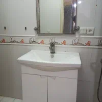 روشویی باکسی و آینه کاملا سالم و تقریبا نو