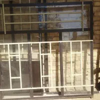 درب و پنجره فروشی بسیار تمیز