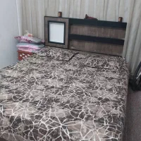 تخت دو نفره همراه با تشک طبی فنری