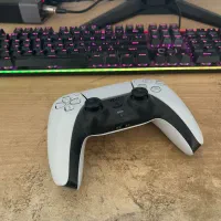 دسته ps5 استوک در حد نو استفاده نشده