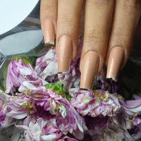 کاشت ناخن ۳۰۰