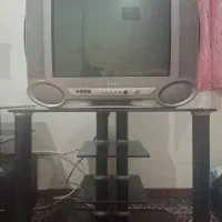 تلوزیون ۲۴ اینچ همراه با میز