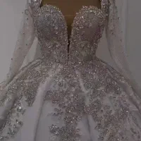 فروش و دوخت انواع لباس عروس مجلل فاخر فساتین زفاف|لباس|کیش, |دیوار