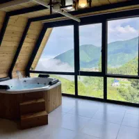 رزرو کلبه سوئیسی لاکچری چوبی جکوزی ویو جنگلی|اجارهٔ کوتاهمدت ویلا و باغ|رامسر, |دیوار