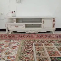 آینه و زیر تلویزیون