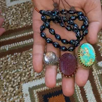 انگشتر فیروزه و عقیق خط دار
