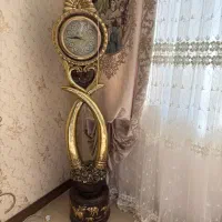 ساعت کنار سالنی