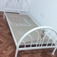 تخت فلزی