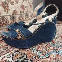 یک جفت کفش لی