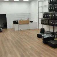 همکاری برای شیشه دودی و چرخکار برای روکش صندلی