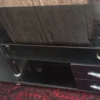 میز تلویزیون شیشه‌ای