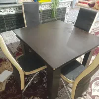 میز غذا خوری سالم و تمیز