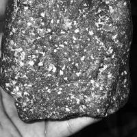 یک عدد شهاب سنگ با جذب آهنربا به فروش میرسد|جواهرات|رشت, لاکان|دیوار