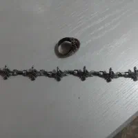 یک عدد دستبند ویک عدد انگشتر به فروش می‌رسد