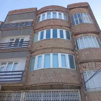 خانه اجارسه طبقه هرطبق قیمتی دارد