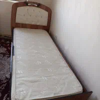 تخت همراه با تشک