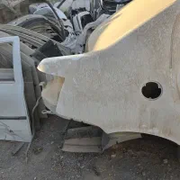 گلگیر عقب رانا سفید فابریک سالم سمت راست