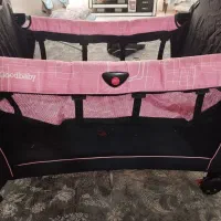 تخت کنار مادر