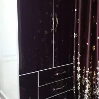 تخت و پاتختی و کمد