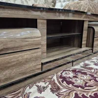میز زیر تلویزیون..