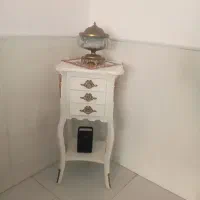 میز تلفن تمیز ۳۰۰ تومن