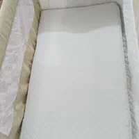 تخت کنار مادر