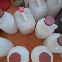 دبه بیست لیتری و پانزده لیتری.