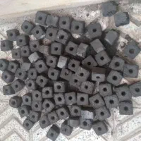 کارگر خط تولید ذغال صنعتی