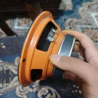 یک میدرنج با یک جفت باند گرد|قطعات یدکی و لوازم جانبی|قم, پشت انبار نفت|دیوار