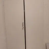 در کمد دیواری در حد نو