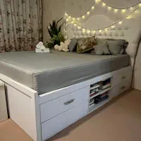 تخت و سر تختی و میز آرایش