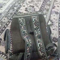 کیف‌مدرسه|کیف، کفش، کمربند|مراغه, |دیوار