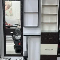 تعدادی دکور و صندلی و لوازم سالن زیبایی قیمت عالی