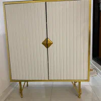 فروش جاکفشی و دوتا گلدان روی جاکفشی