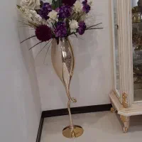 گلدان با گل