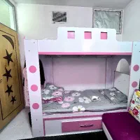 تخت  خواب دو طبقه دخترانه در حد نو  سه سال ساخت