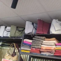 فروشنده خانم
