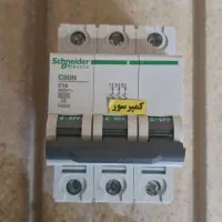 تعدادی کلید مینیاتوری سه فاز و تک فاز و کفکش