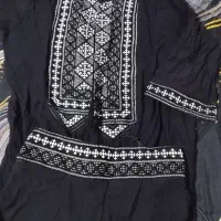 تعدادی لباس نو و درحدنو|لباس|ساری, |دیوار