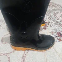 چکمه لاستیکی