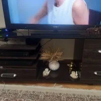 تلویزیون سونی اصل همراه میز تلویزیون تمیز