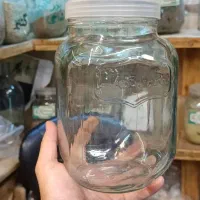 شیشه  ترشی و حبوبات و عسل