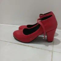 کفش های سالم و تمیز در حد نو