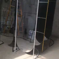 آیینه قدی پایین دار ایستاده